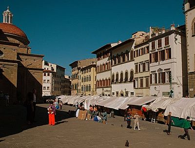 A great buzz at San Lorenzo Market - Florence